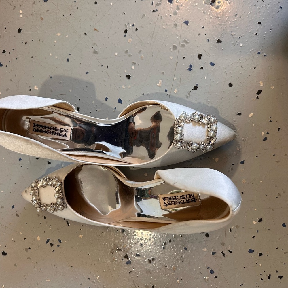 Badgley Mischka Women's White Satin Heels